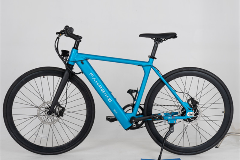 Bicicleta eléctrica Lee7000 700C para desplazamientos urbanos, bicicleta eléctrica de carretera, bicicleta eléctrica de una sola velocidad con transmisión por correa.
   